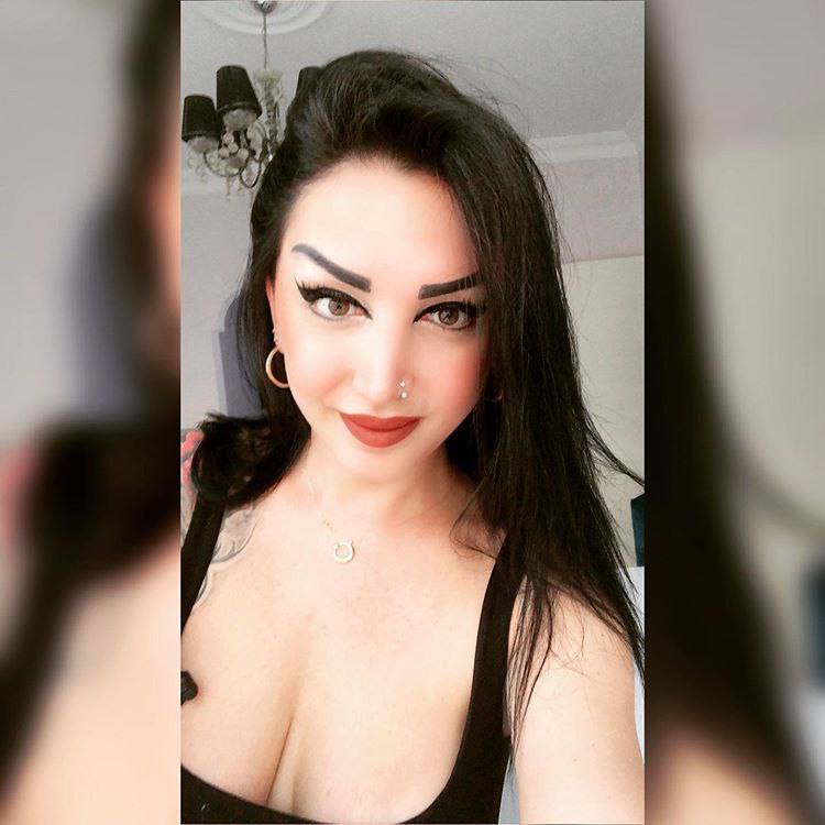 Avcıların Ateşli Güzeli Lara ile Tutkulu Anlar