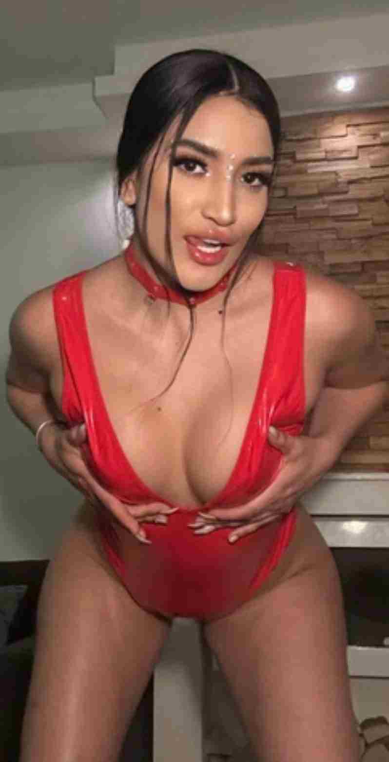 Ayvacikta Vip Escort Derya ile Sikini Luksun Doruklarina Savuran Gece