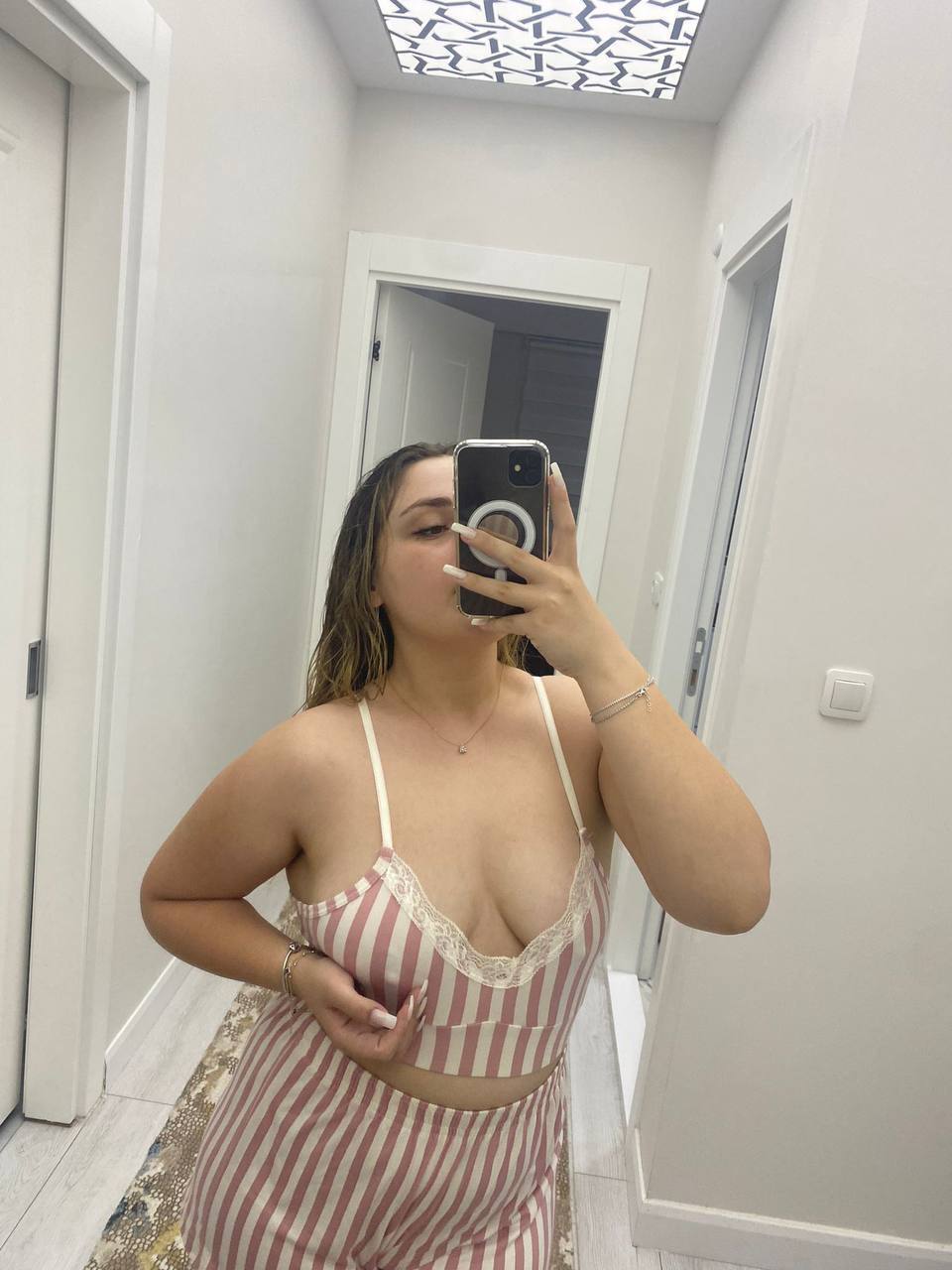 Karacabey Elit Escort ile Sikini Zarafetin Zirvesine Tasiyan Gece