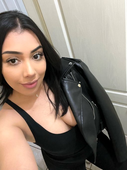 Han Evi Olan Azgın Escort Aylin ile Amcık Yakan Sikis Kasırgası