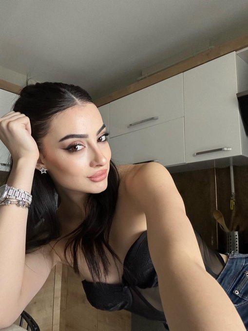 Handa VIP Escort Derin ile Sikisle Ortami Yikan Arzu