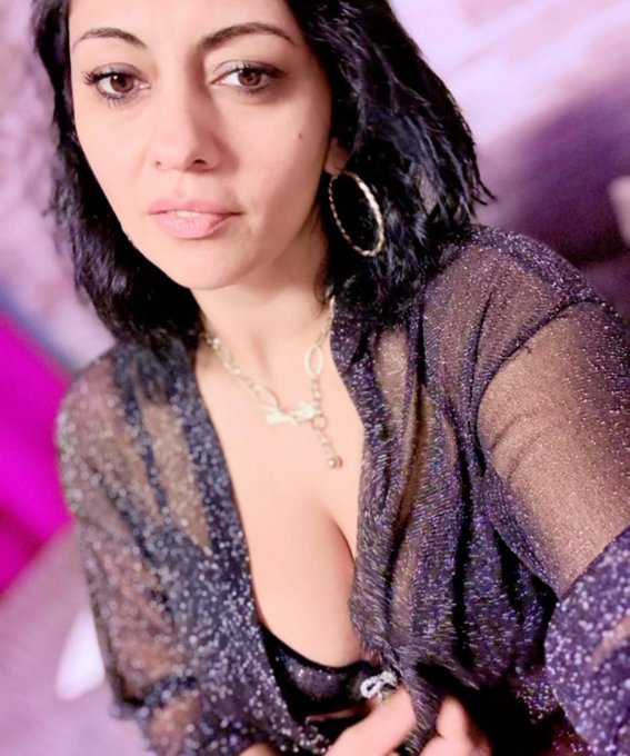 karşıyaka escort evreninin sahil kaos şimşeği tülay