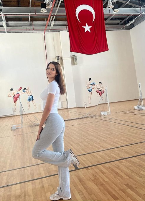 Çiğli Neon Sahil Sikiş Şimşeği Azgın Tutku Sultanı Escort Dilek