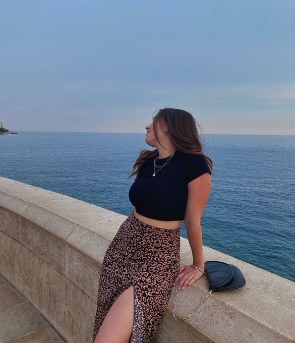 Eskiçeşme Escort Sakin Dalga Güzel Çiğdem ile Otantik Anlar