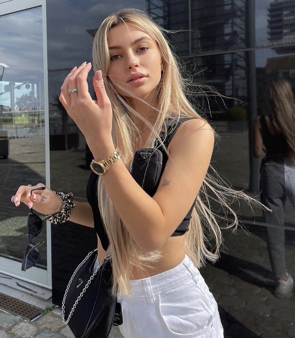 Karaburun Escort Koral Nefes Güzeli Melis