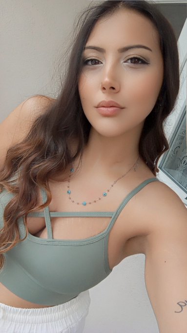 Çanakkale Genç Escort İrem ile Sert Bir Tutku Macerası Yaşayın