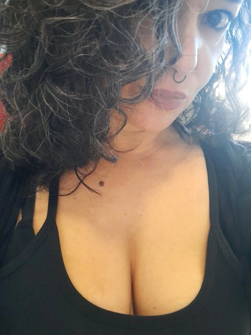 Konak Sınırsız Escort Zeynep ile Özgür Anlar